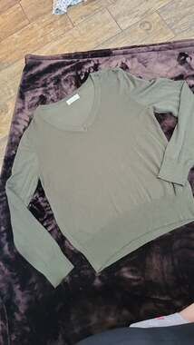 Bêcool Olive Green V-Neck Long Sleeve Knit Sweater